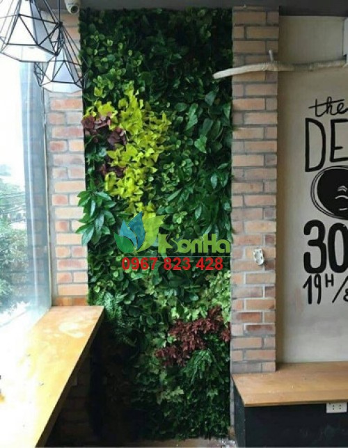 tường cây giả tại quán cafe